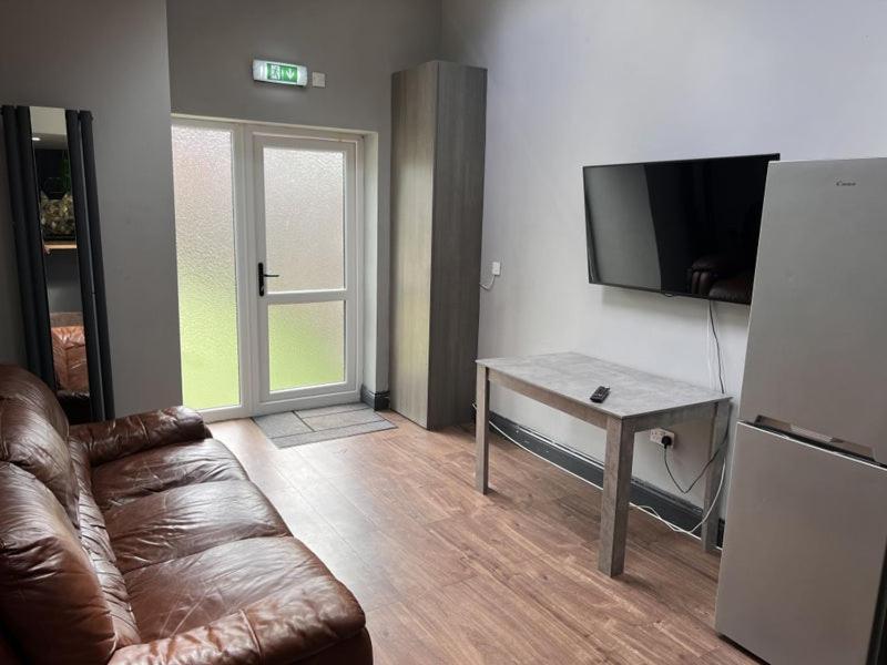6D Hosting Apartment Coventry Exterior photo